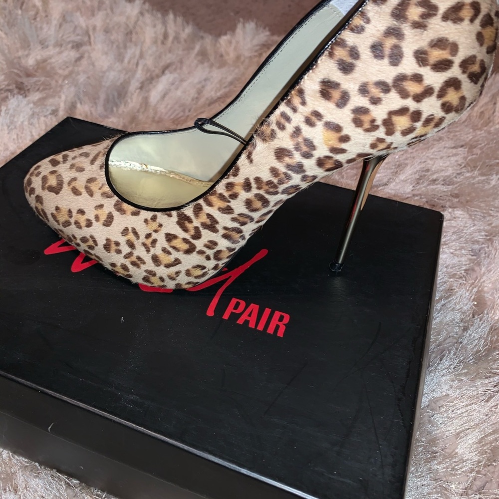 Leopard skinny heels